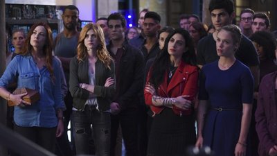 Shadowhunters • S02E01